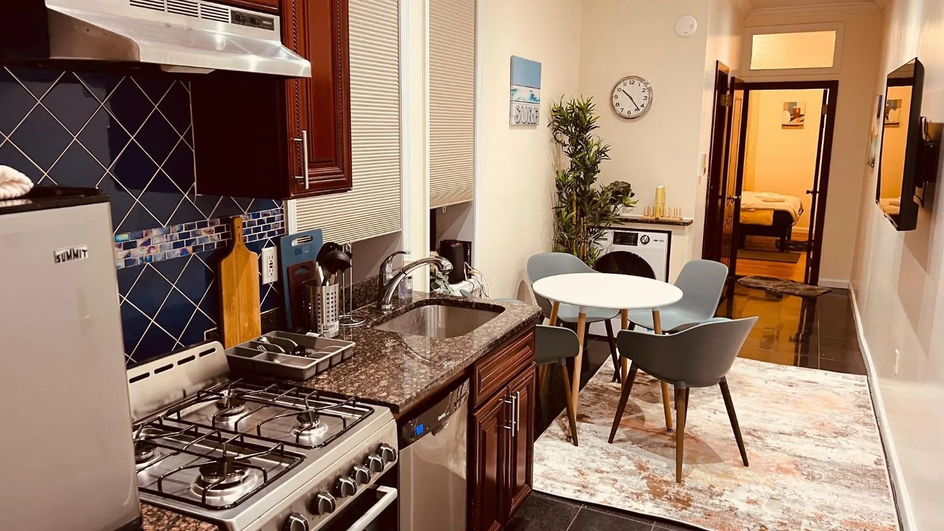 2 Bedroom Cozy Home In Manhattan Valley New York 0*,